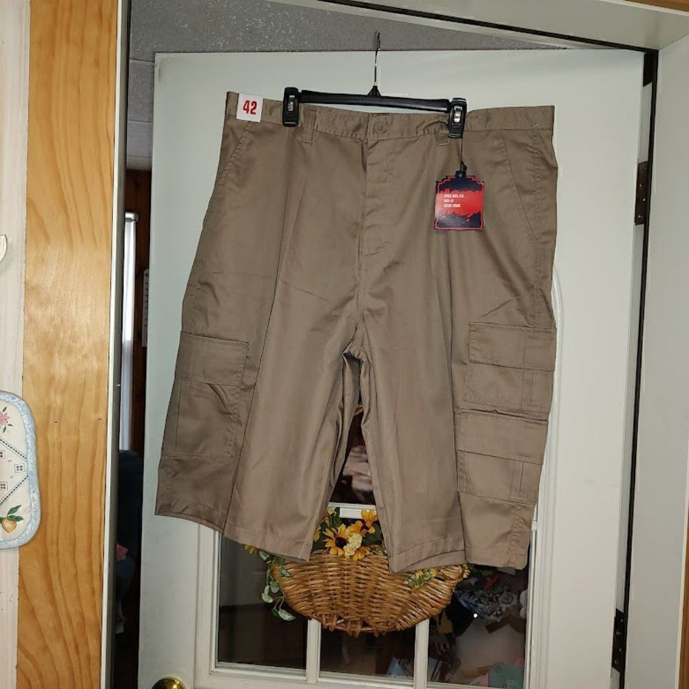 New Sacred Crown Khaki Cargo Shorts Size Men's 42